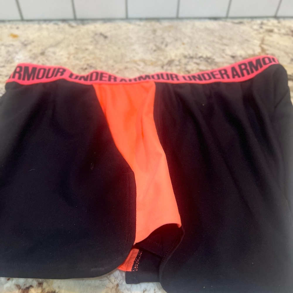 Under Armour Women's Black and Orange Shorts size XL - Picture 5 of 8